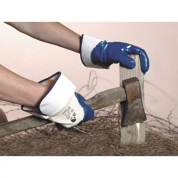 Kesztyű Ferina mártott nitril, 11